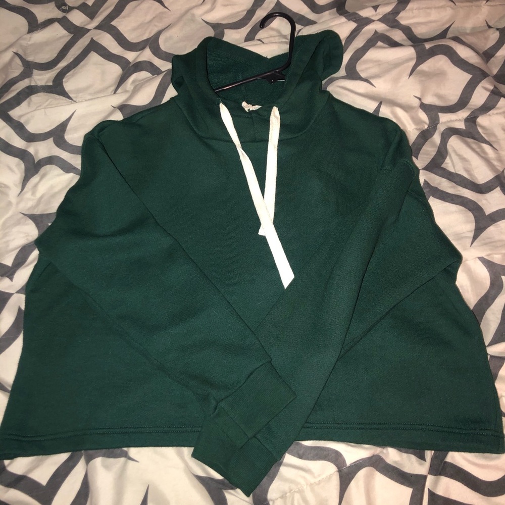 Green cropped hoodie